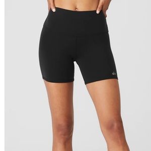 ALO AIRBRUSH HIGH WAIST BIKER SHORT